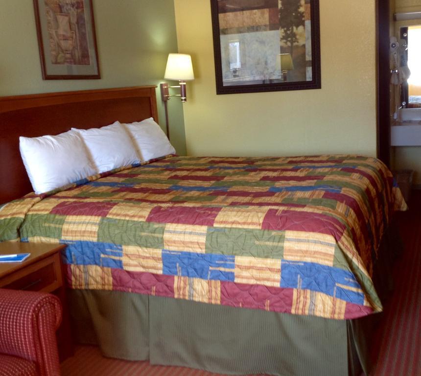 Rodeway Inn Concordia 外观 照片