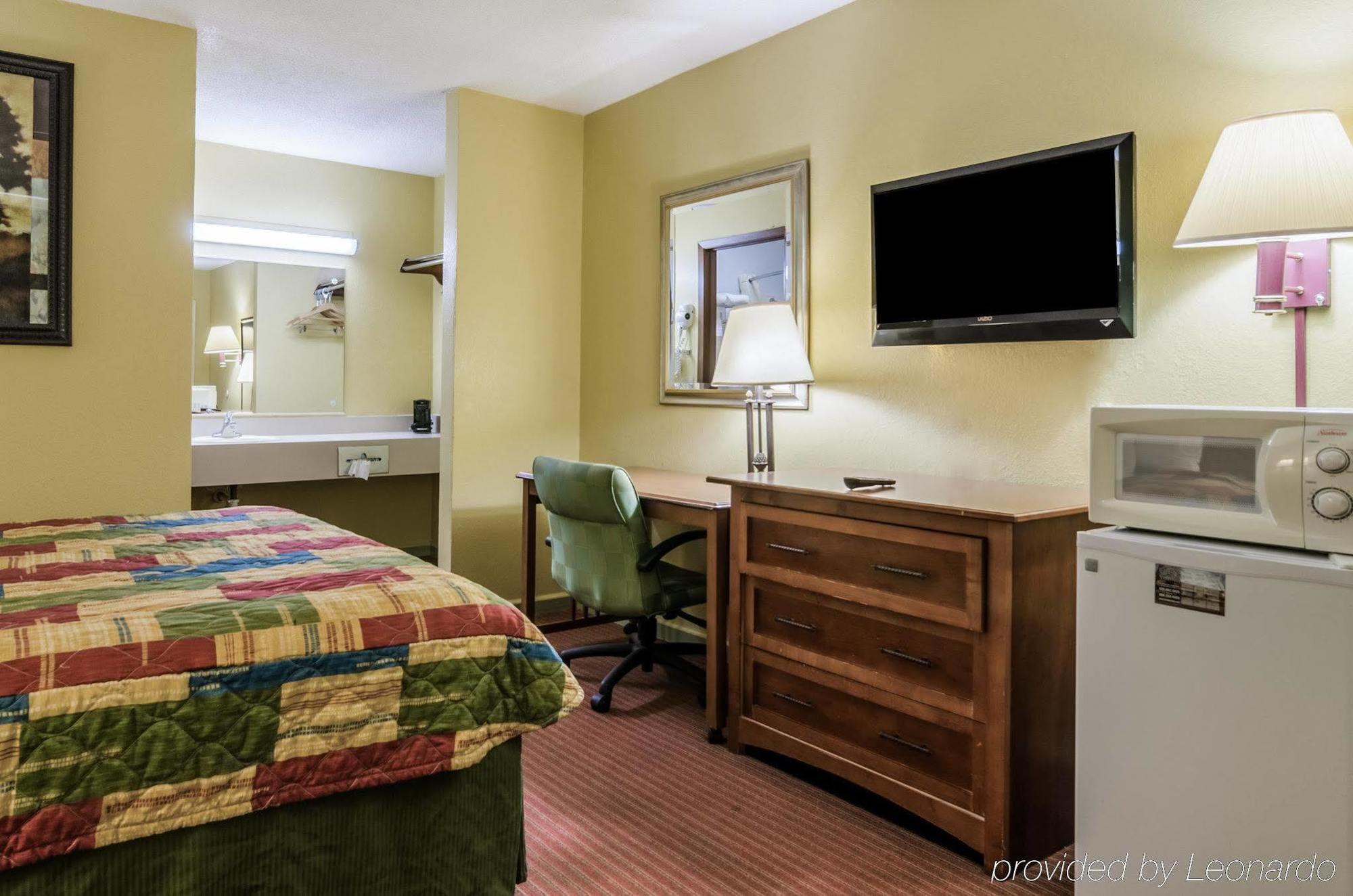 Rodeway Inn Concordia 外观 照片