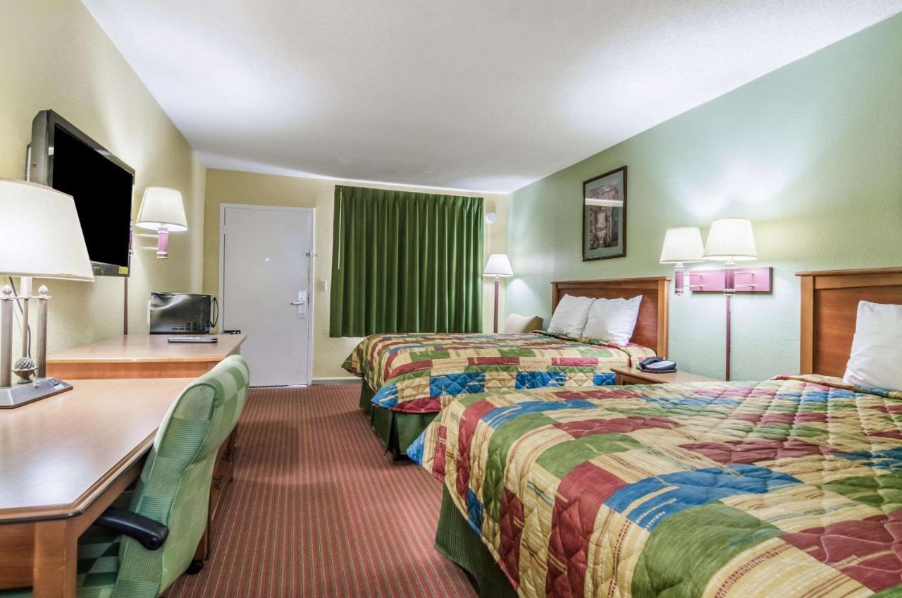 Rodeway Inn Concordia 外观 照片