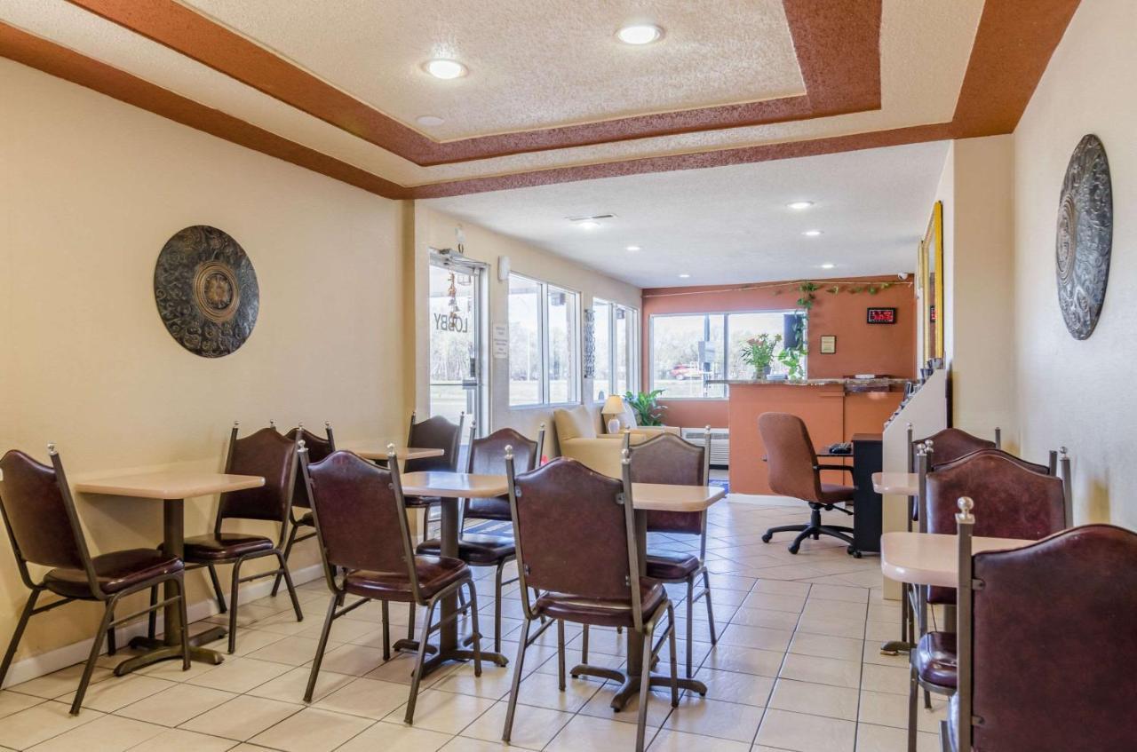 Rodeway Inn Concordia 外观 照片